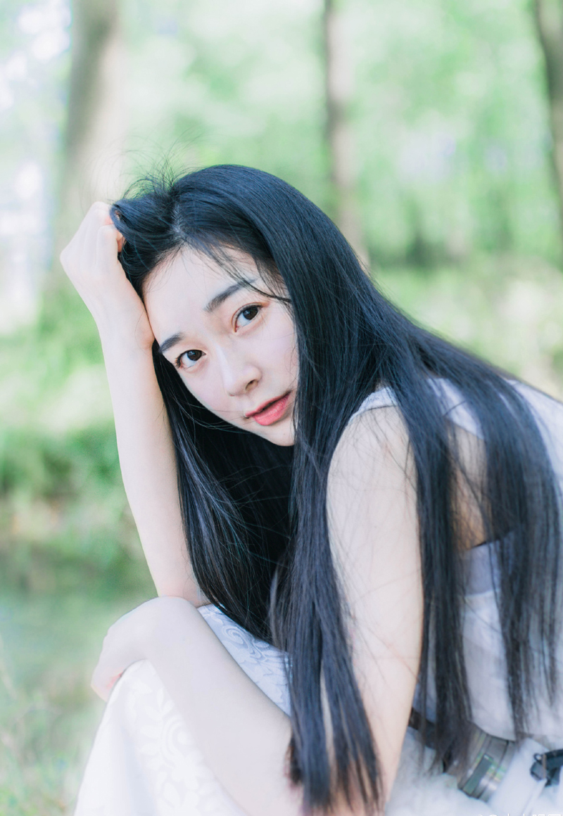 “若将军愿意，可愿随军出征，平定益州？”吕征微笑道，并未强迫，说话做事，虽有威仪，却不同于吕布，让人有种如沐春风之感。